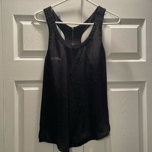 Women’s EXPRESS flowy tank top in black